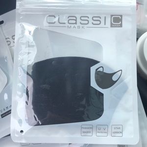 NWT CLASSIC FASHION MASK ! U V PROTECTION !!😷😷😷